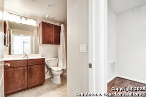 Building Photo - 7204 Oak Manor Dr
