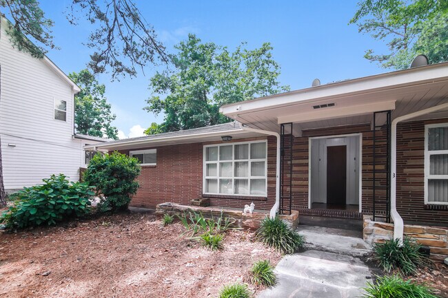 Building Photo - 105 Pineland Cir