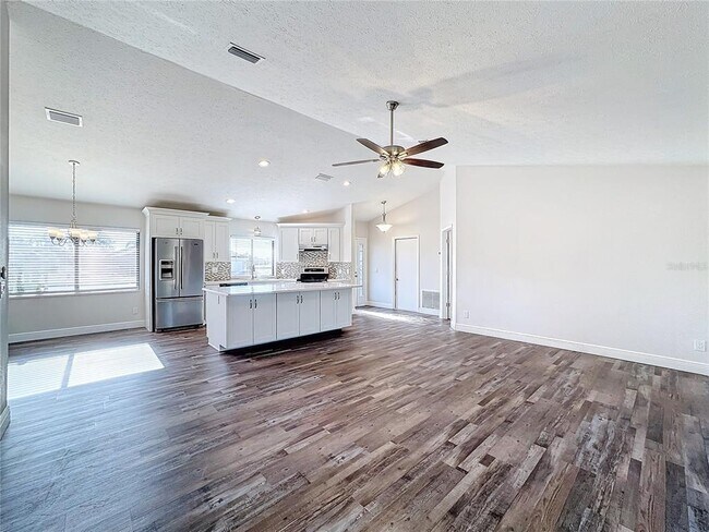 Building Photo - 1715 S Pebble Beach Blvd