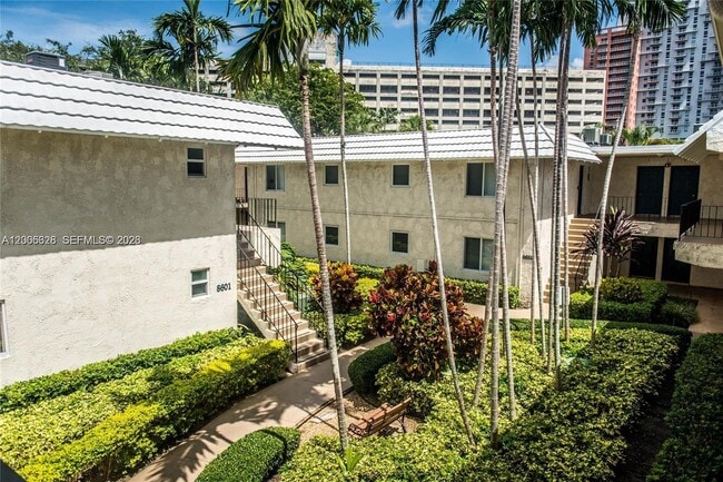 Building Photo - 8617 SW 68th Ct