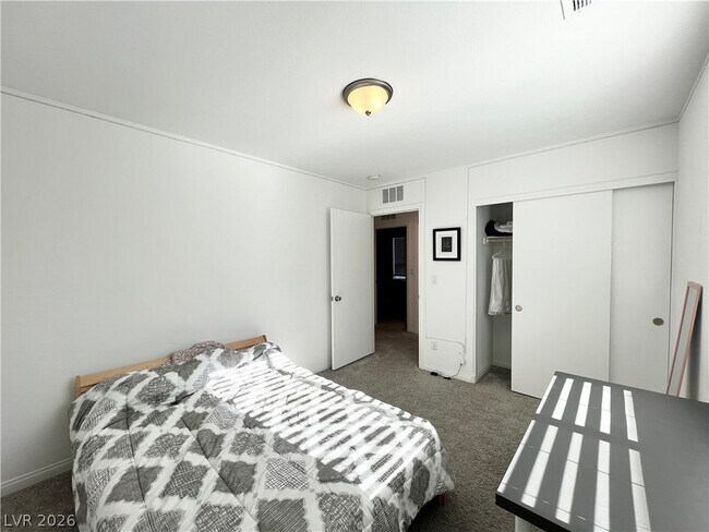 Building Photo - 5276 Sherwood Frst Ln