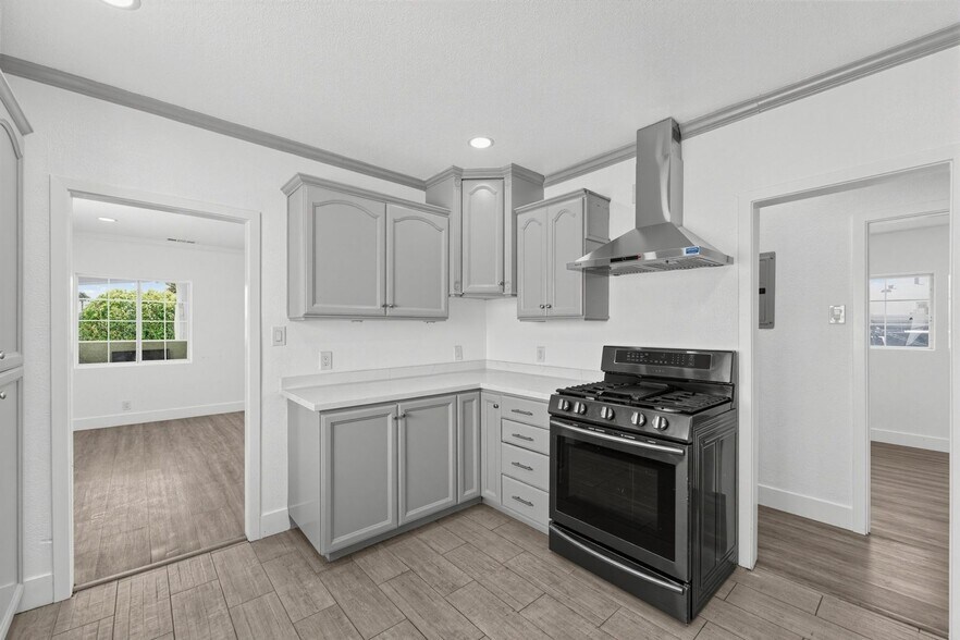 Building Photo - 2703 Alsace Ave