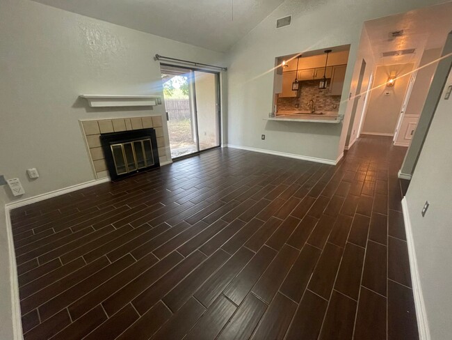 Building Photo - Two Bedroom Near Dyess AFB