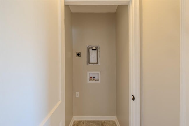 Building Photo - 3862 Kelly Cir E