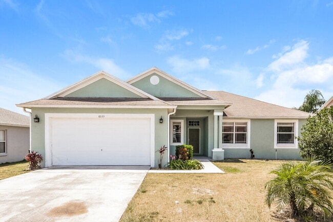 Building Photo - 6033 Live Oak Dr