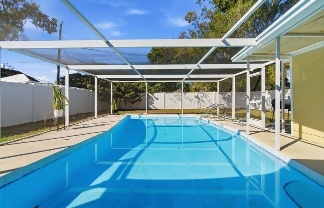 Building Photo - Charming Sarasota Retreat –4-Bedroom/3-Bathroom Modern Pool Home Near Everything!