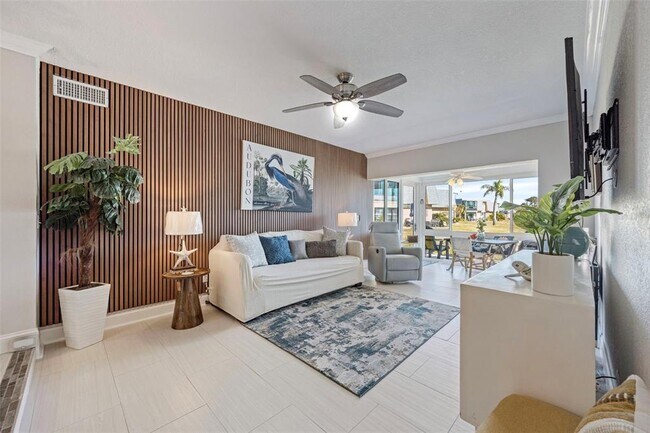 Building Photo - 1008 Apollo Beach Blvd