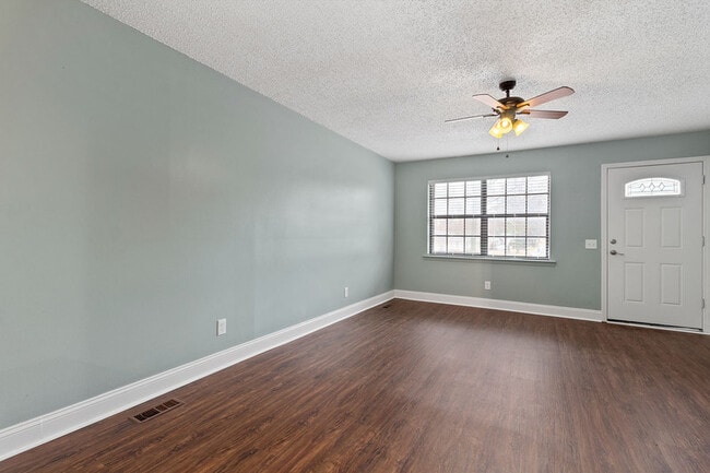 Building Photo - 618 E Johnston St