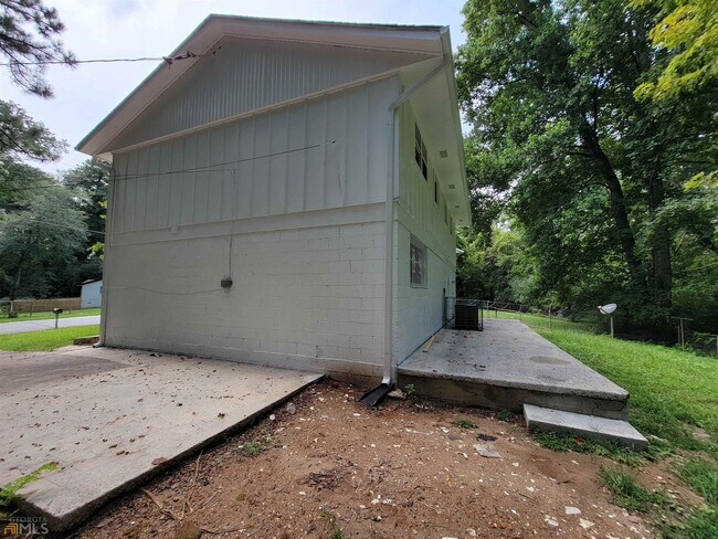 Building Photo - 6628 Stark Ct