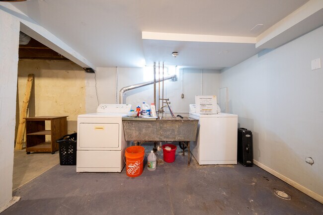 Building Photo - 1600 N Sheridan Ave