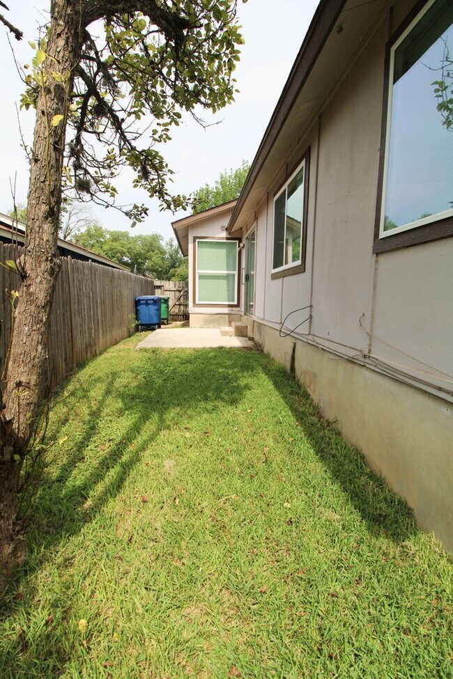 Building Photo - 6214 Ridge Glade St