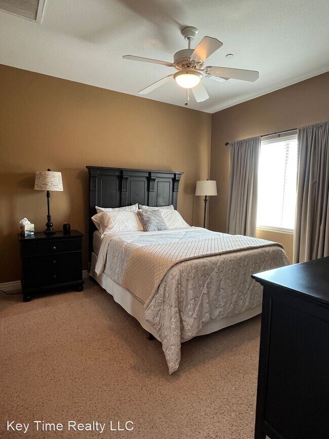 Building Photo - 3 br, 3 bath House - 3575 McCormick Blvd D201