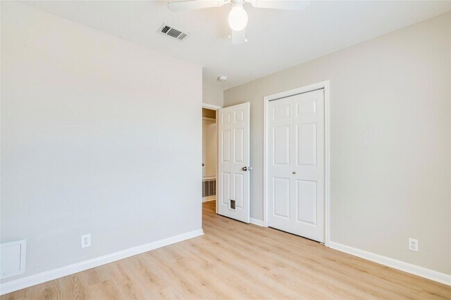 Building Photo - 913 Jasmine Trail