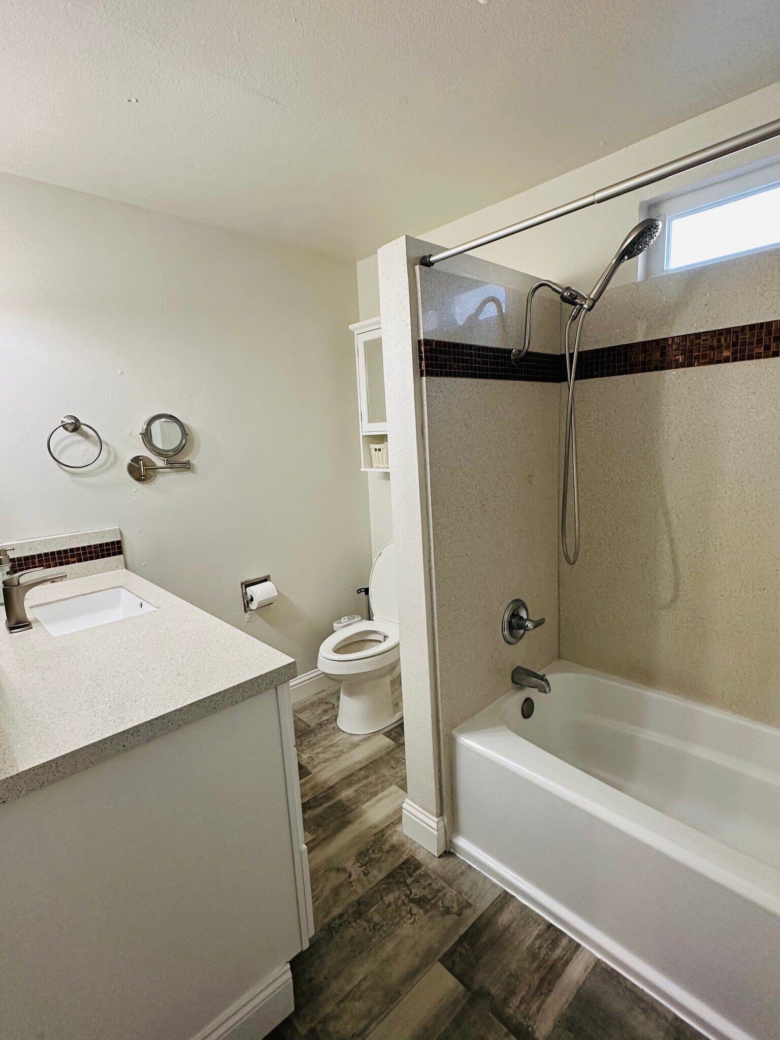 Building Photo - 1274 N Cedar St