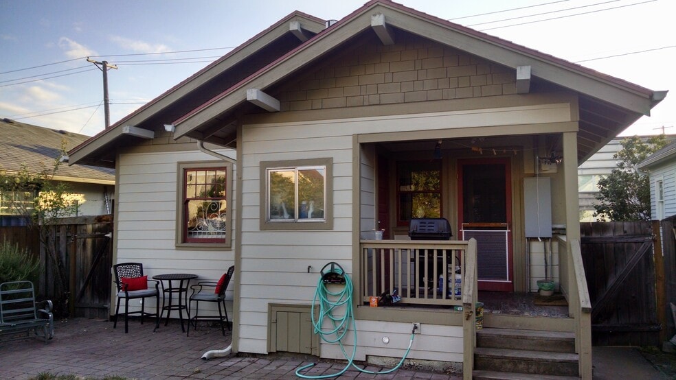 Building Photo - 4112 SE 24th Ave