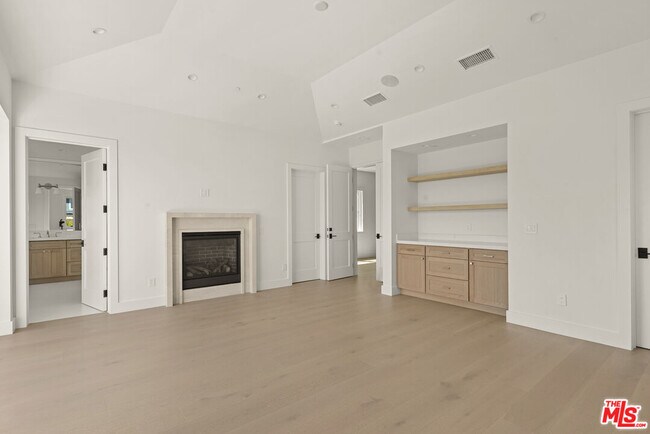 Building Photo - 306 S Anita Ave