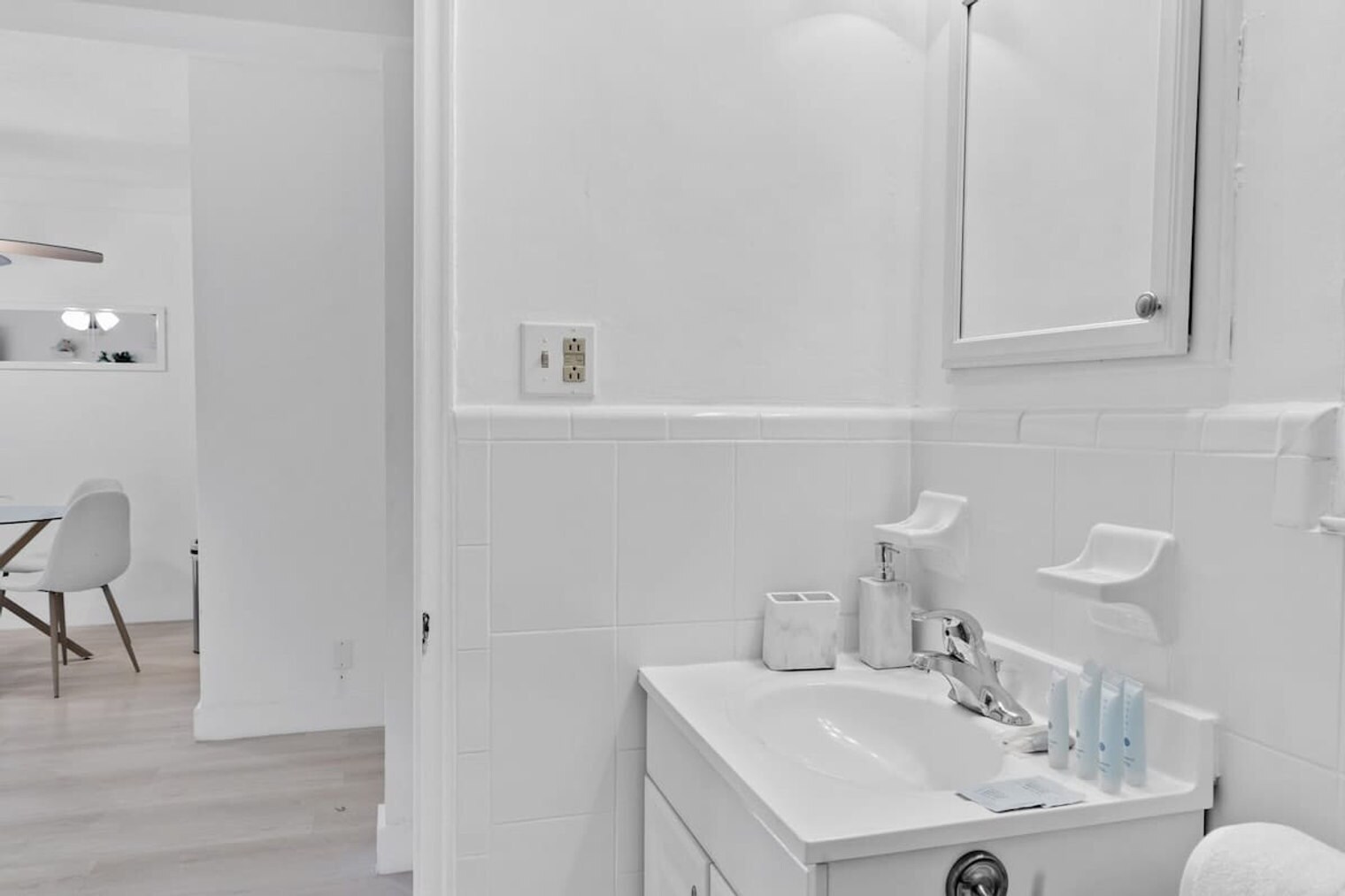 Building Photo - 321 Wilson St