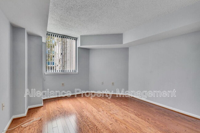 Building Photo - 1001 N Randolph St