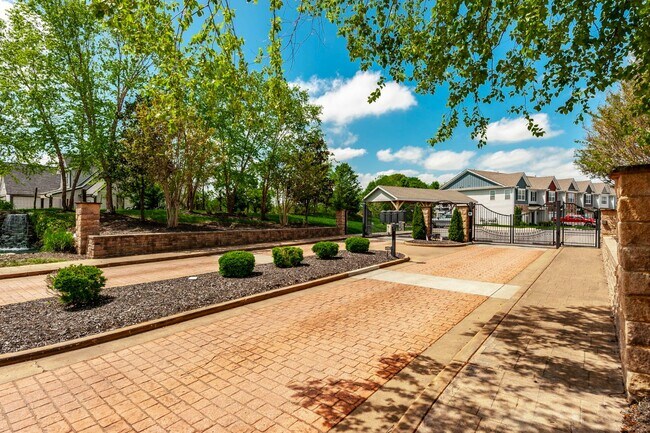 Building Photo - 342 Manor Row