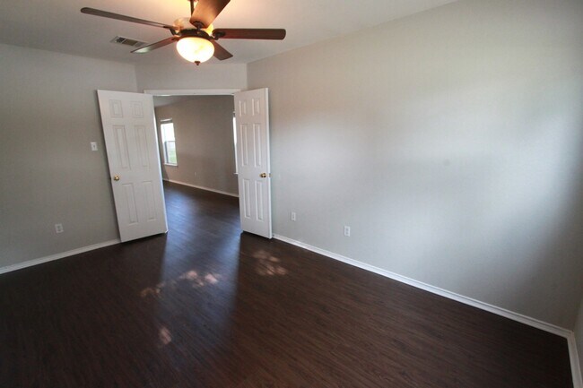 Building Photo - Hutto 3BR Gem ~ Open Layout, Large Yard & Prime Location
