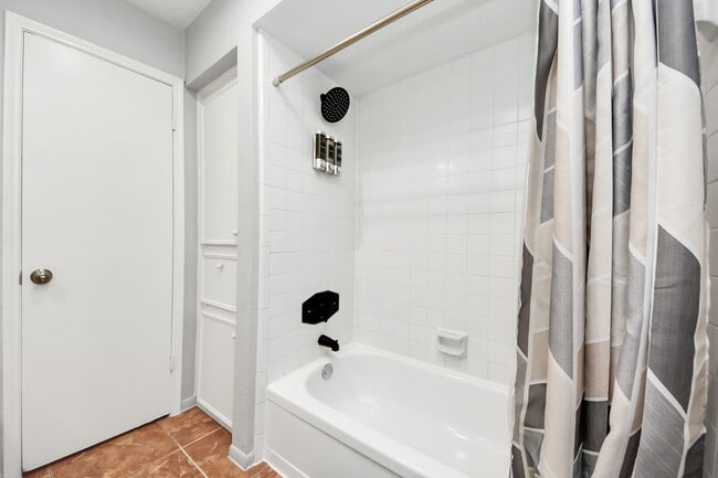 Building Photo - 11726 Lima Dr