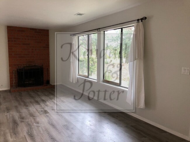 Building Photo - 2BD/1BA Condo in New Brighton Neighborhood