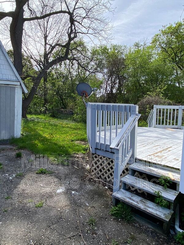 Building Photo - 638 Joslyn Ave