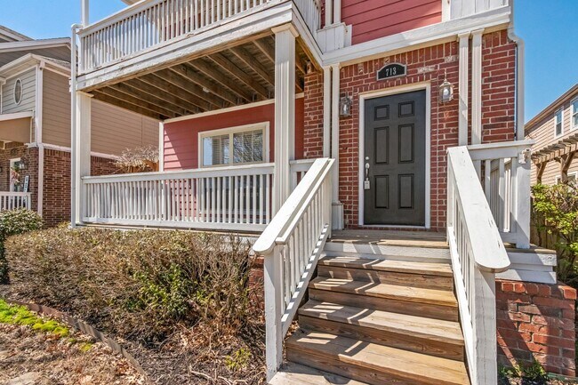 Building Photo - Beautiful Two-Story House.