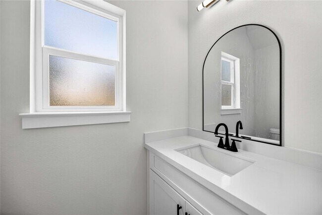 Building Photo - 4357 Elmwood St
