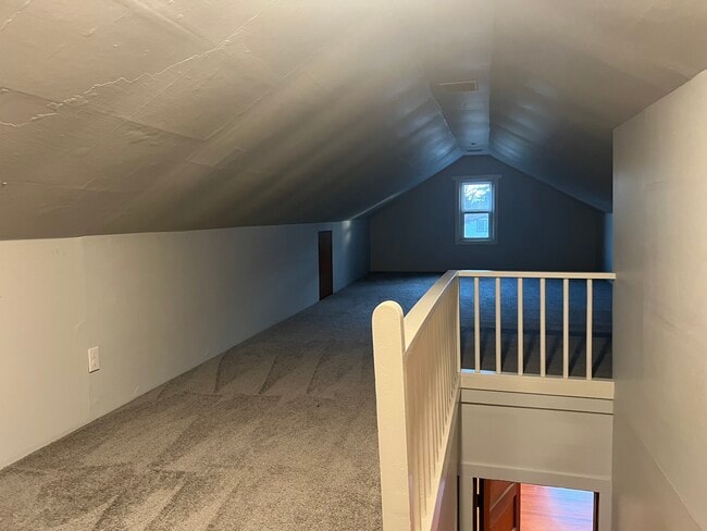 Building Photo - 929 E 57th St