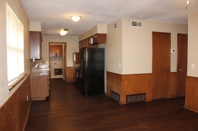 Building Photo - Wonderful remodel!