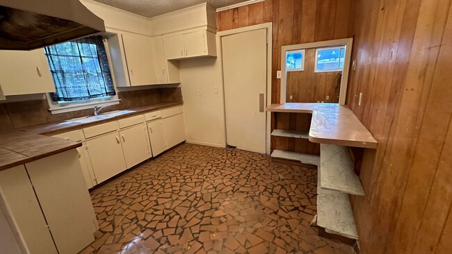 Building Photo - Cute 3 bed House