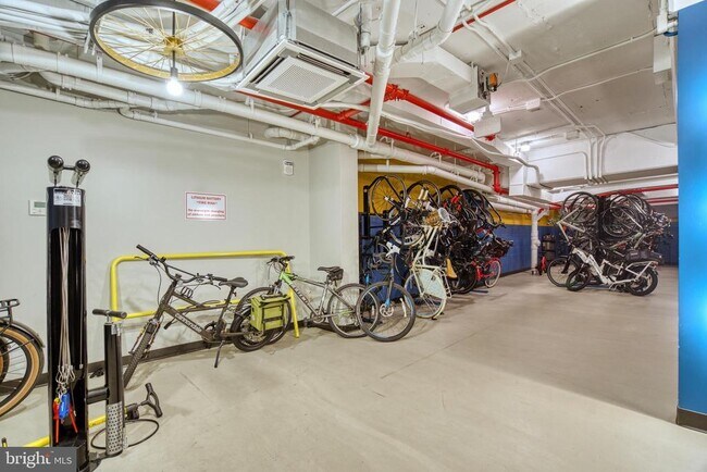 Building Photo - 925 N Fairfax St