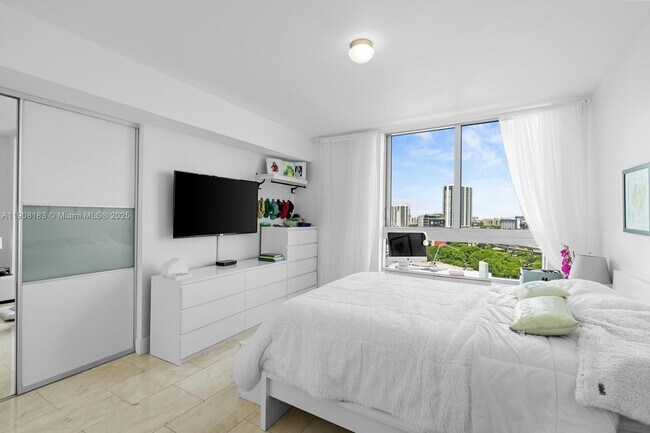 Building Photo - 90 SW 3rd St