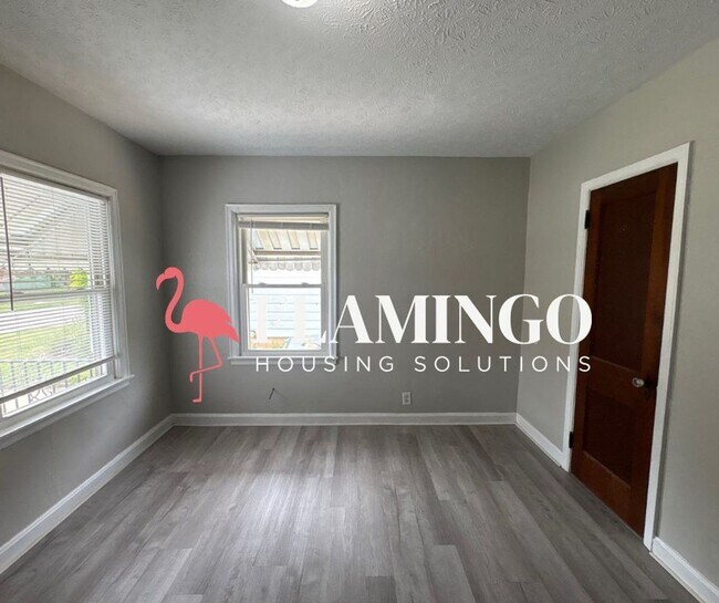 Building Photo - Comfortable 2-Bedroom Home with Central Air in Dayton’s Gem City