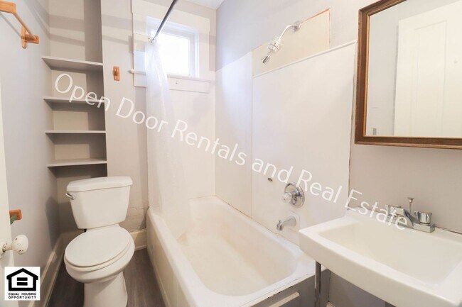 Building Photo - 109 S State St