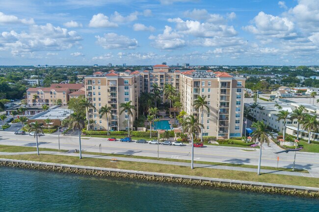 Building Photo - 1801 N Flagler Dr
