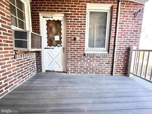 Building Photo - 219 Longshore Ave