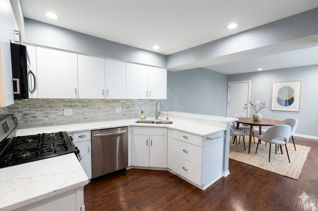 Building Photo - 147 White Branch Ct N