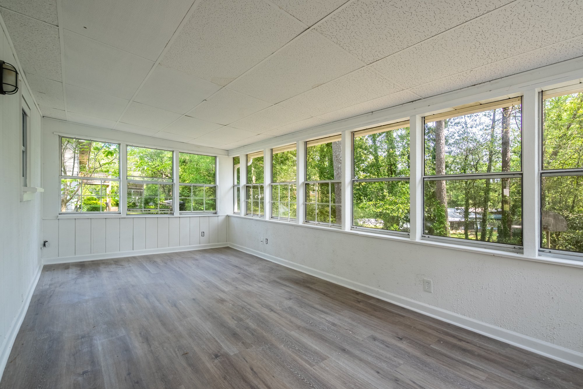 Building Photo - 6310 Thornhedge Dr