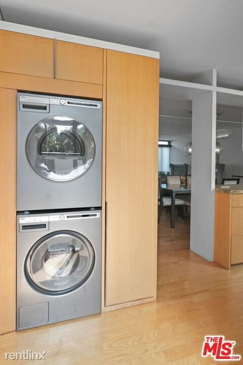 Building Photo - 2726 Montana Ave