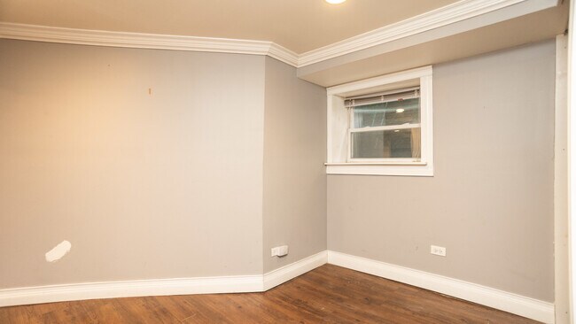 Building Photo - 5006 N Wolcott Ave