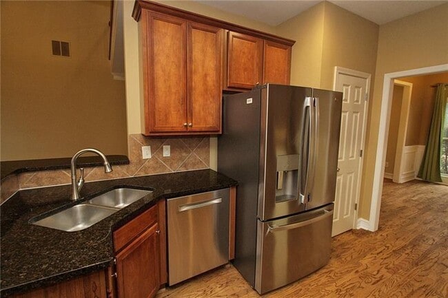 Building Photo - 1360 East Gate Ct SE