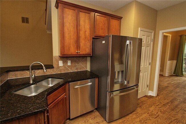 Building Photo - 1360 Eastgate Ct