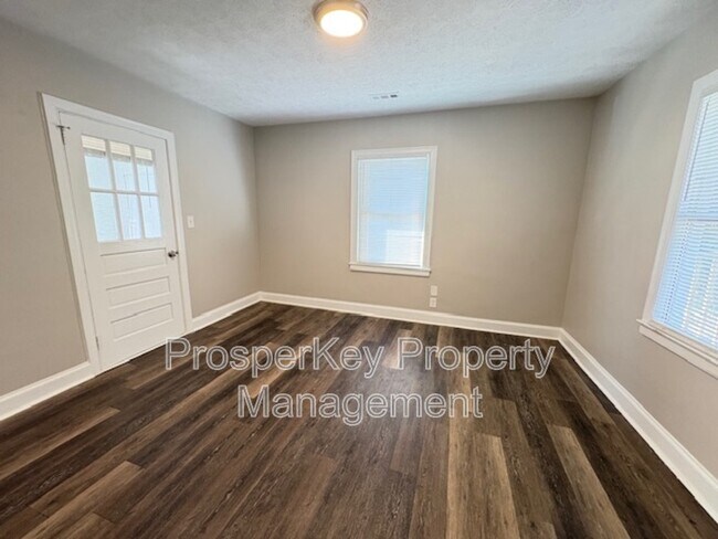 Building Photo - 4617 Rosemont Dr