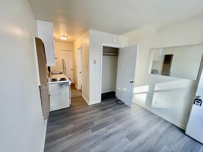 Building Photo - 1003 Basilone Dr