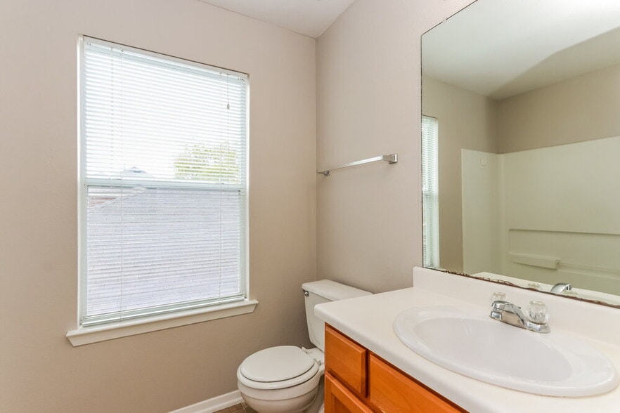 Building Photo - 1671 Nichole Woods Dr