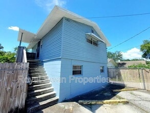 Building Photo - 115 1/2 Lenox St.