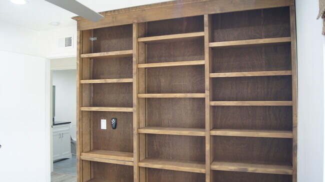 Building Photo - 27403 Garza Dr