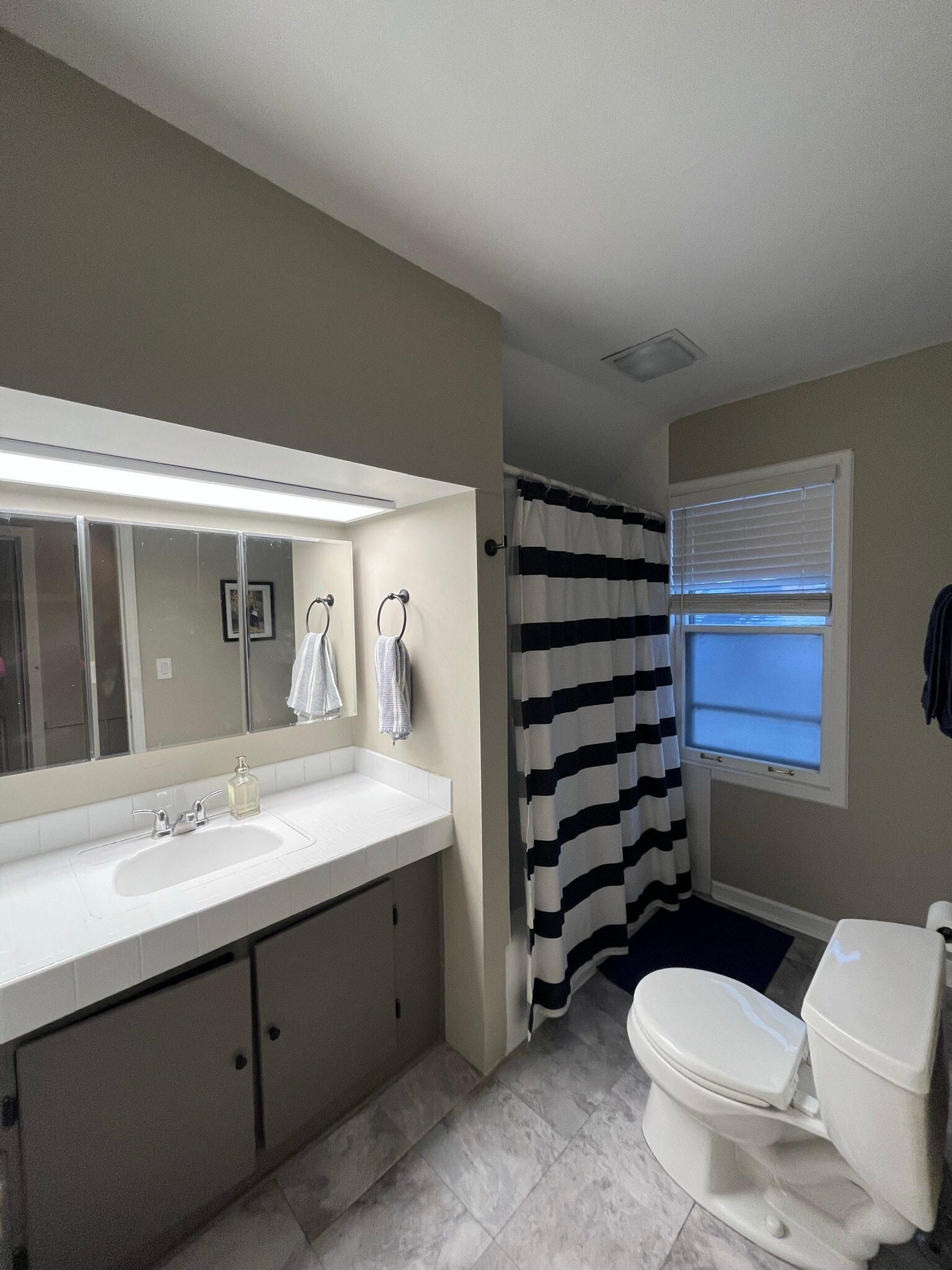 Building Photo - 1034 Chestnut St